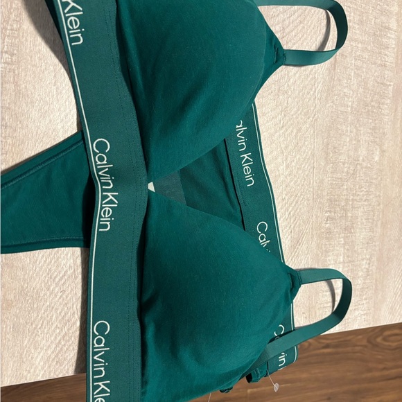 Calvin Klein Deep Green Intimates Set - Picture 4 of 11